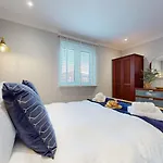 Swansea Marina Apartment - Water View - Sleeps 5