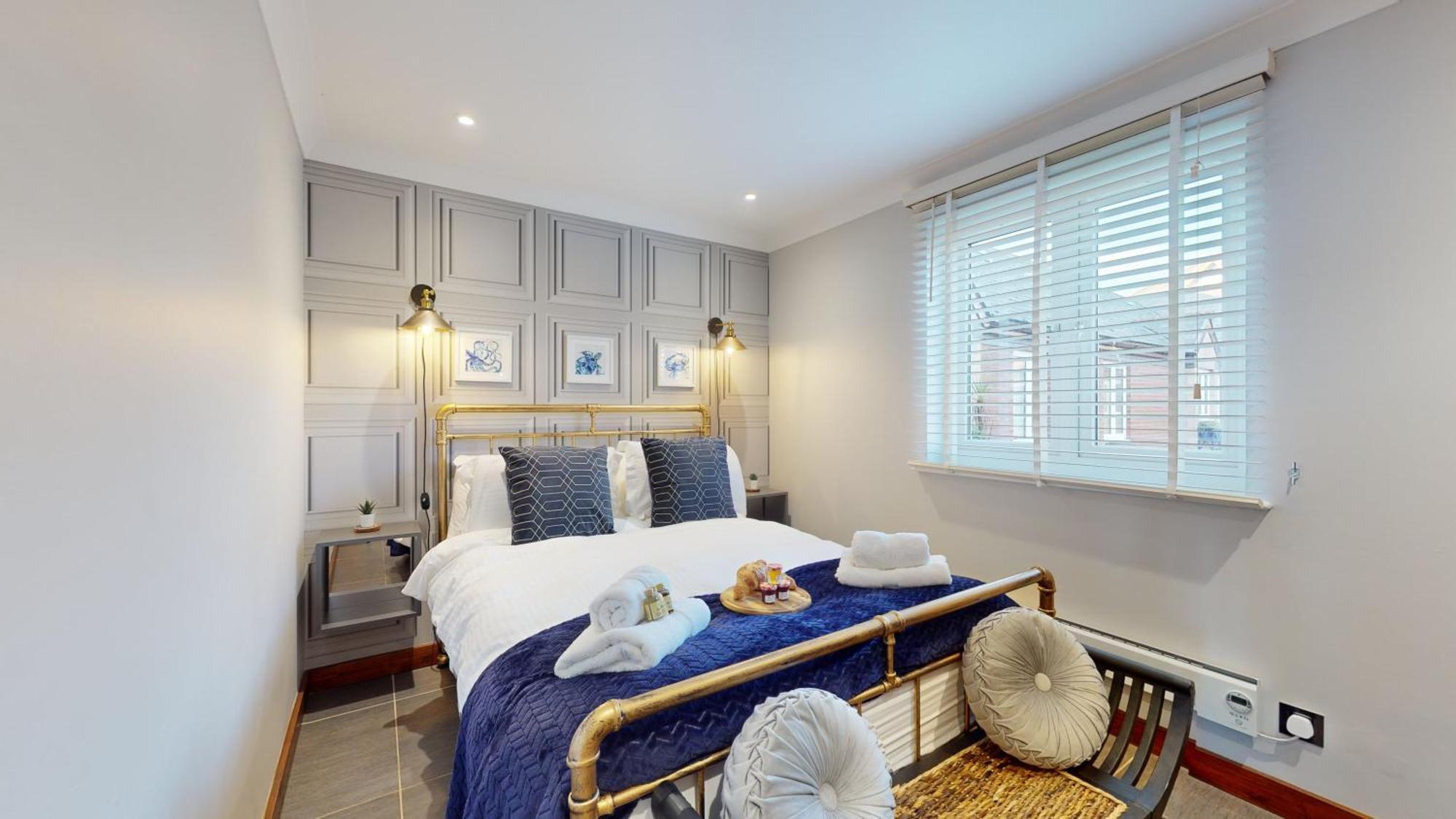 Marina - Water View - Sleeps 5 Apartment