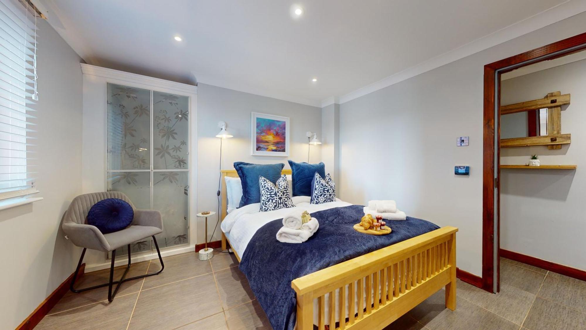 Marina - Water View - Sleeps 5 * Swansea