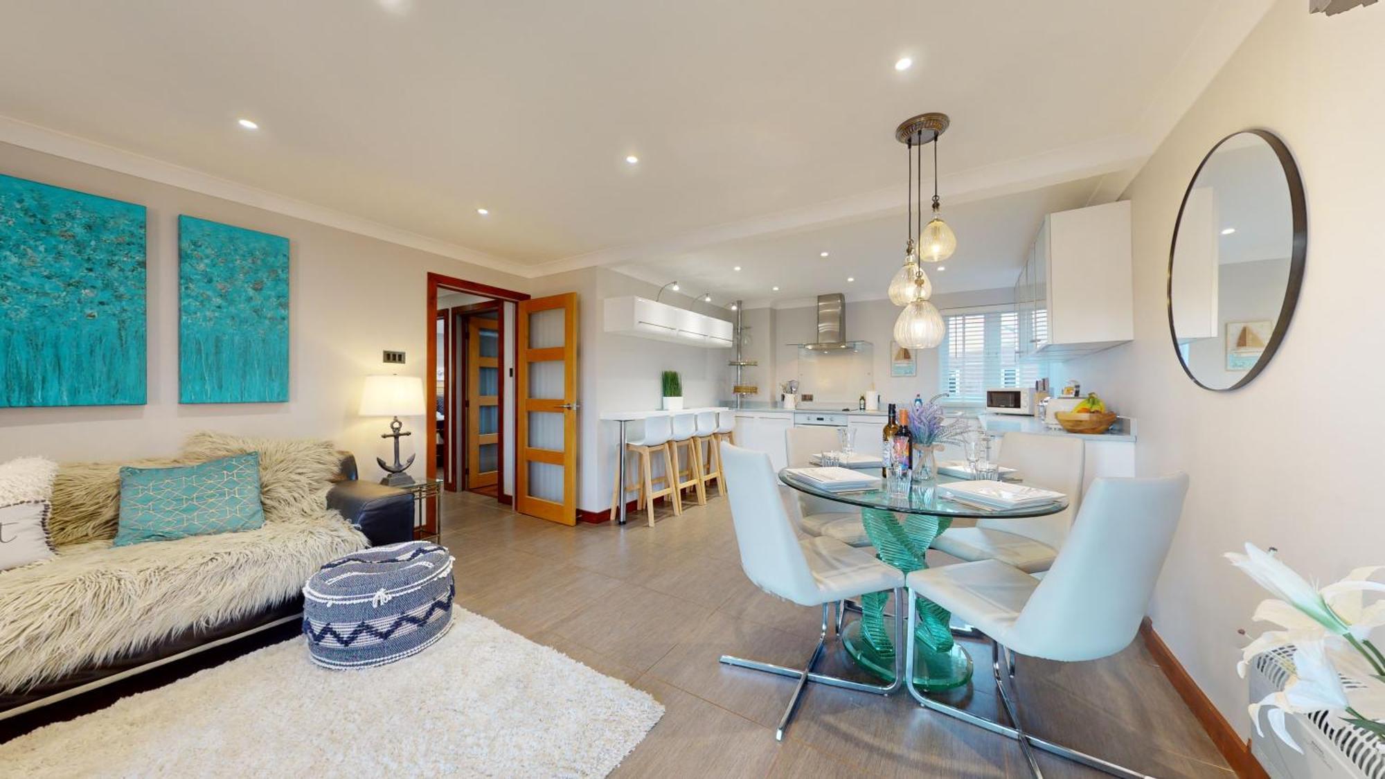 Apartment Marina - Water View - Sleeps 5 Swansea