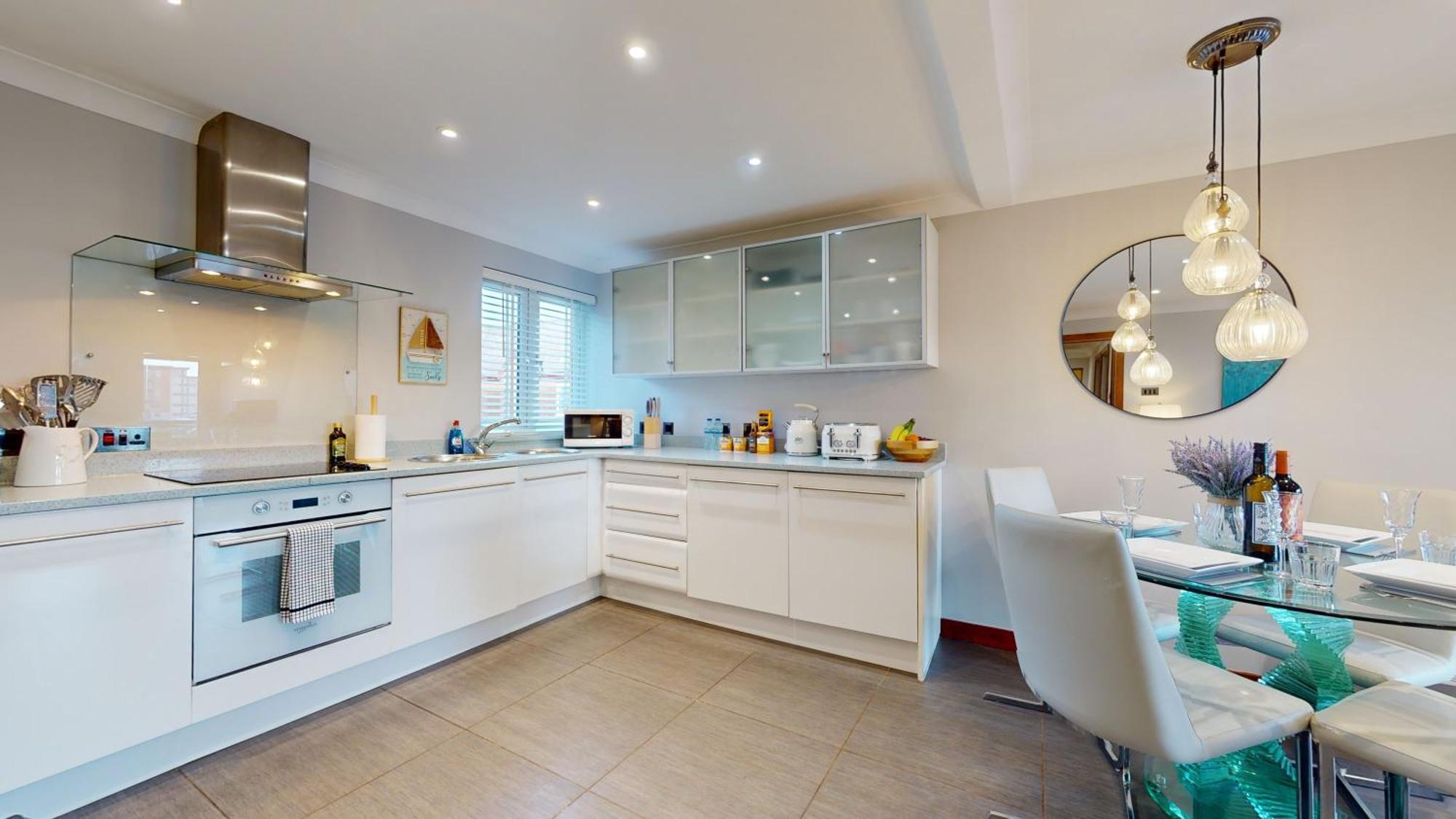 Apartment Marina - Water View - Sleeps 5 Swansea