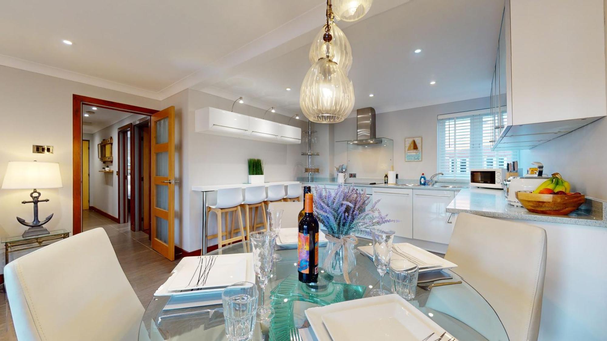 Marina - Water View - Sleeps 5 Apartment Swansea