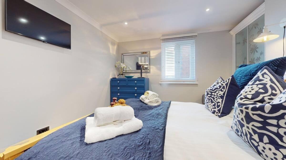 Marina - Water View - Sleeps 5 Apartment