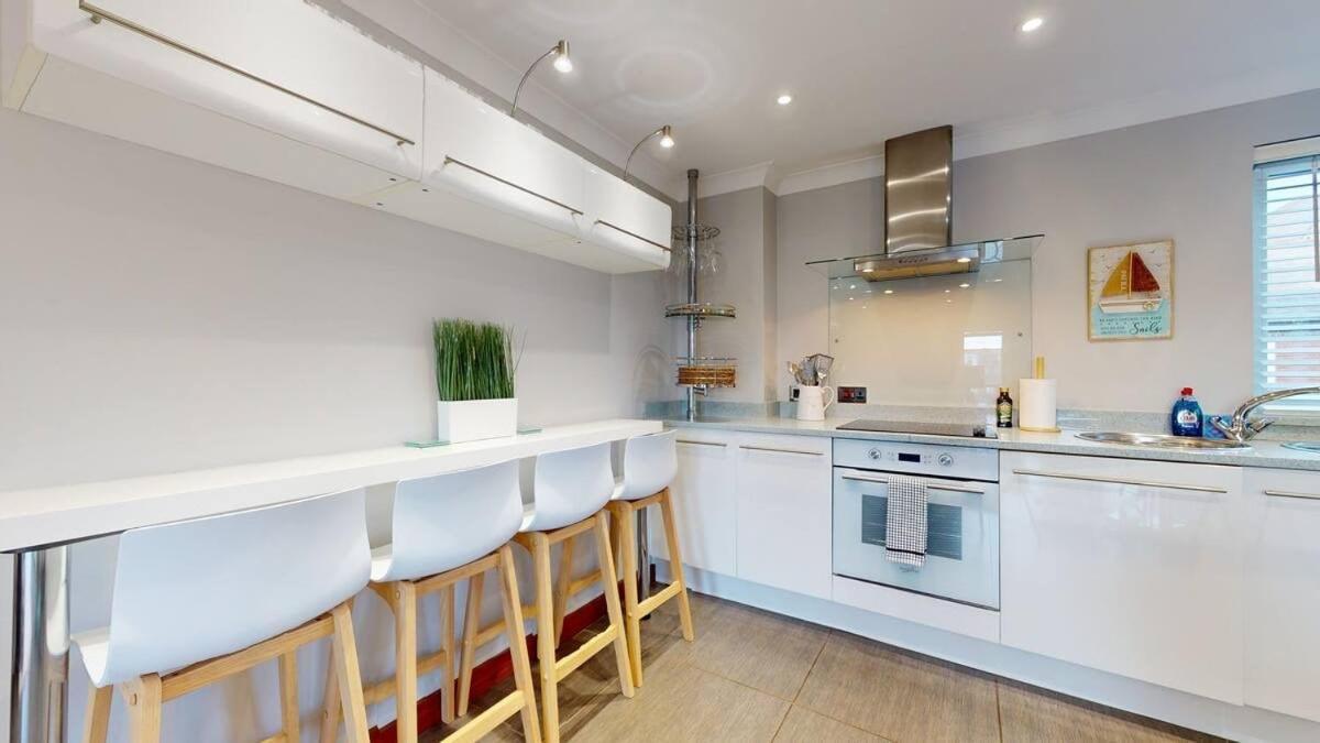 Apartment Marina - Water View - Sleeps 5 *