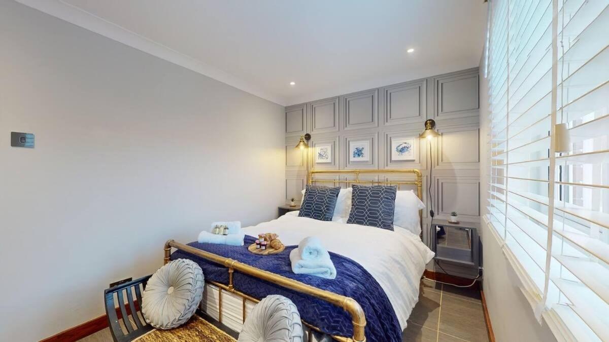 Marina - Water View - Sleeps 5 Apartment Swansea