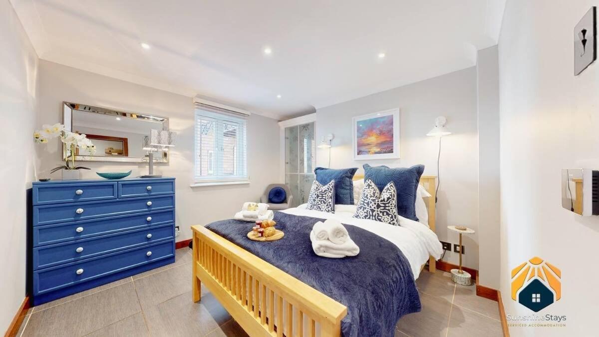Marina - Water View - Sleeps 5 * Swansea