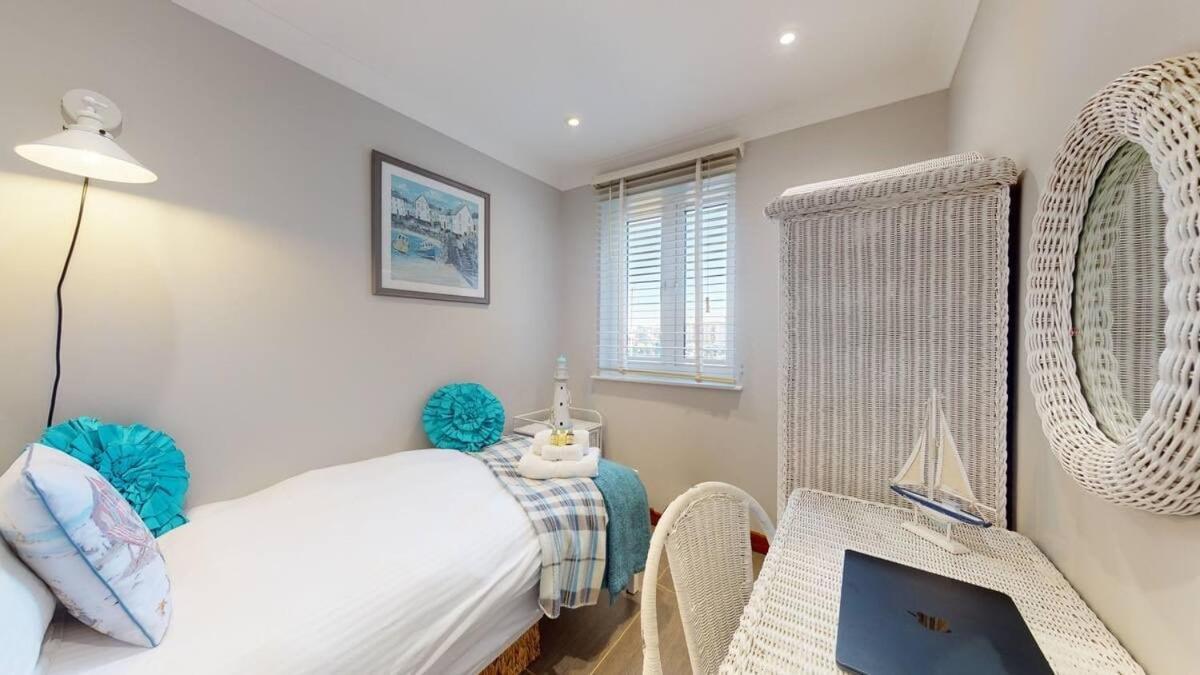 Marina - Water View - Sleeps 5 Apartment *