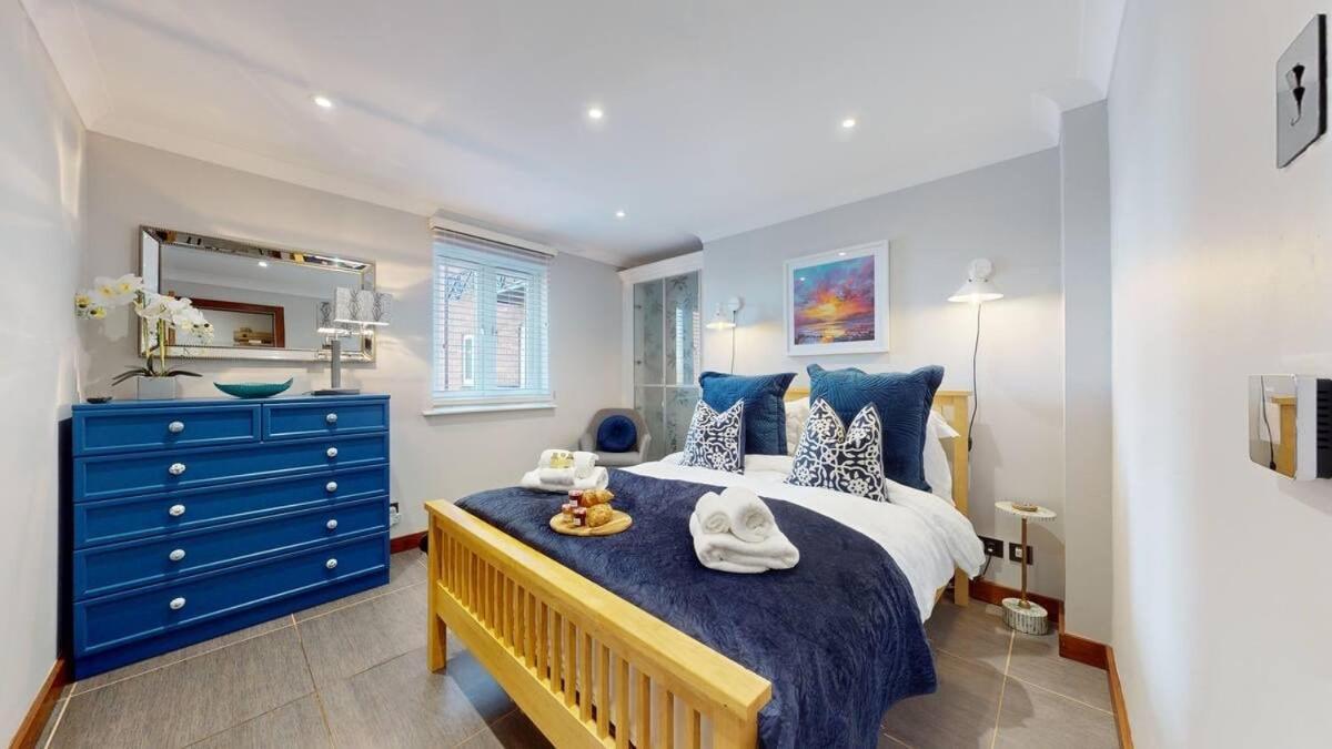Apartment Marina - Water View - Sleeps 5 *