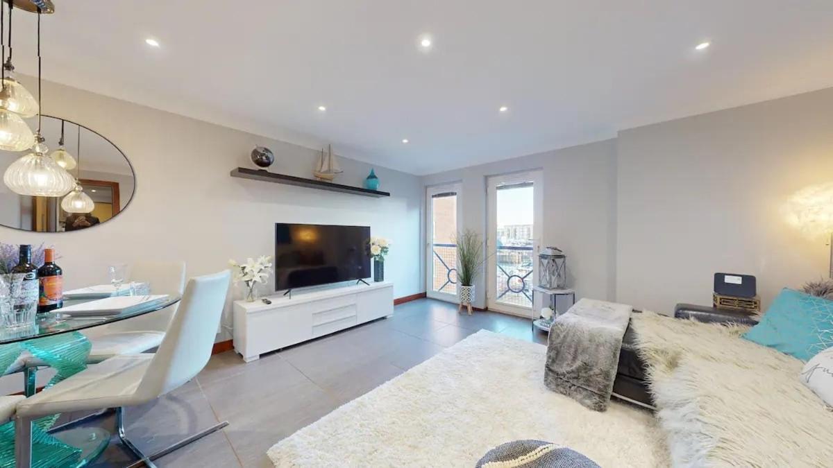 Marina - Water View - Sleeps 5 Apartment *