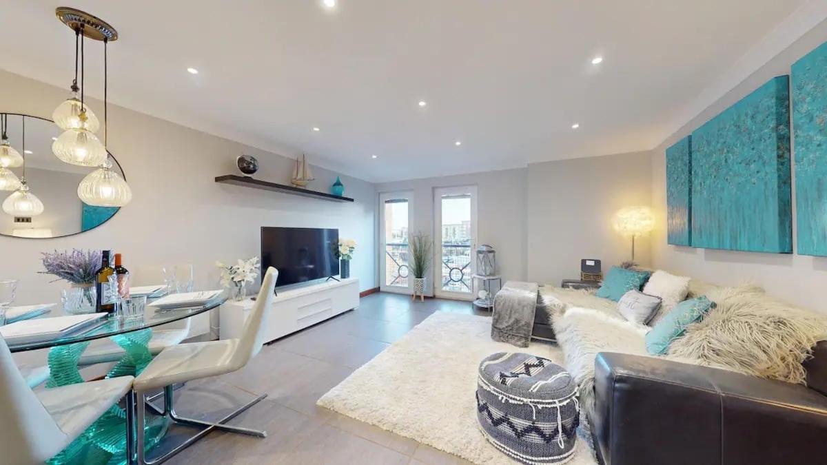 Marina - Water View - Sleeps 5 Apartment Swansea