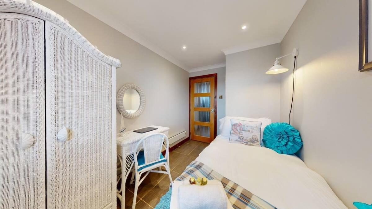 Marina - Water View - Sleeps 5 *
